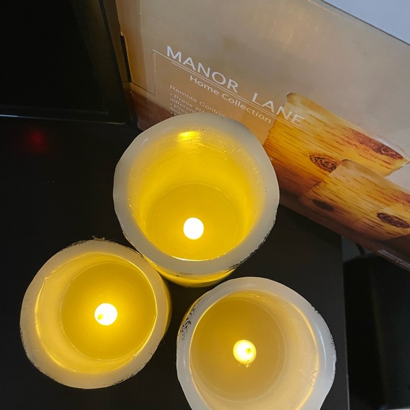 Set of 3 flameless candles, varied height, wood look, with remote - Picture 2 of 10
